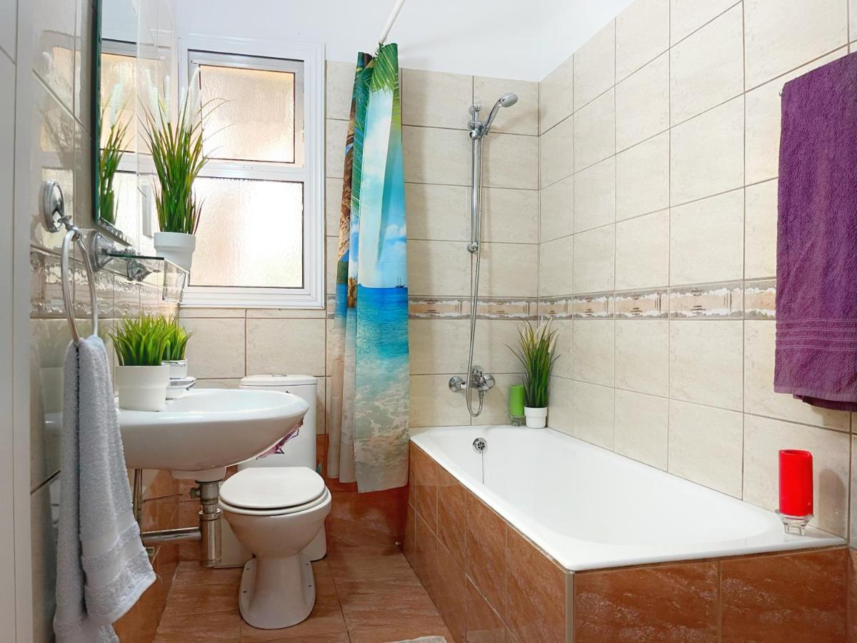 Central 2 Bedroom Apt Terrace And Pool Aya Napa Dış mekan fotoğraf